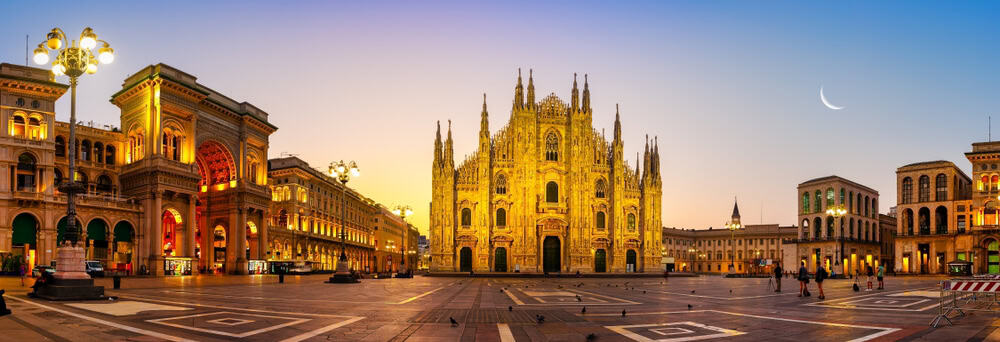 Piazza del Duomo, Domplatz, mit Mailänder Kathedrale oder Duomo di Milano am Morgen, Mailand, Lombardei, Italien